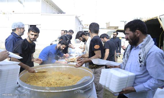 توزیع روزانه 120 هزار پرس غذا توسط موکب‌های یزد بین زائران اربعین