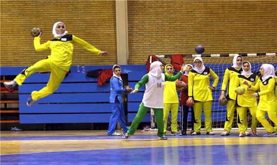 مسابقات هندبال نوجوانان دختر منطقه 6 کشور در یزد آغاز شد