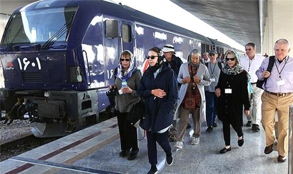 قطار گردشگران اروپایی وارد یزد شد
