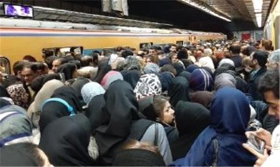 اختلال در خط یک مترو تهران مسافران را معطل کرد