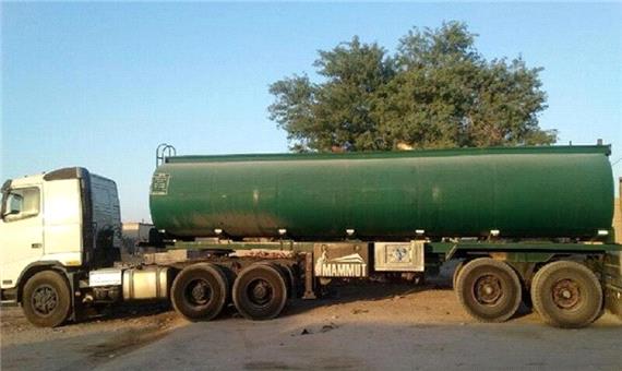 پلیس یزد مانع انتقال 30 هزار لیتر نفت سفید قاچاق به شرق کشور شد