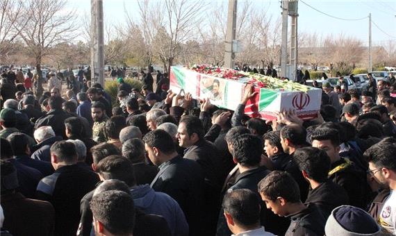 پیکر شهید سانحه هوایی تهران در بهاباد به خاک سپرده شد