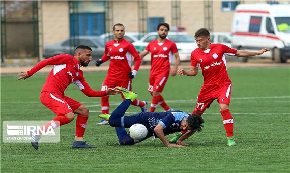 دیدار تیم‌های فوتبال شهید قندی یزد و کامیاران کردستان بدون گل پایان یافت