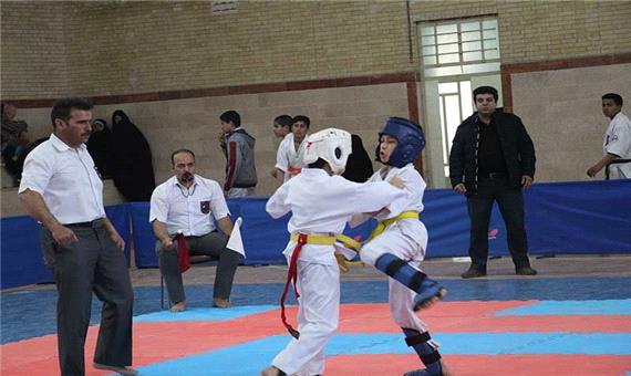 نفرها و تیم های برتر مسابقات شطرنج و کاراته استان یزد در میبد معرفی شدند