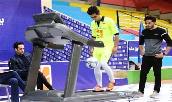 فوتبالیست یزدی رکورد روپایی تردمیل در حال حرکت را شکست
