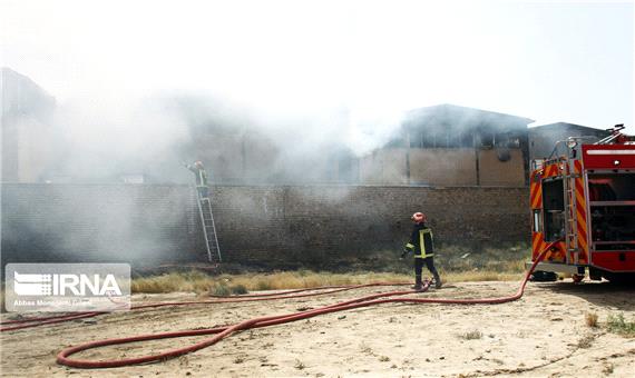 آتش‌سوزی کارخانه زرباف یزد مهار شد
