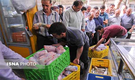 معاون بازرگانی یزد: گوشت مرغ در بازار کم است اما کمیاب نیست