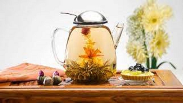 از خواص عرق بیدمشک چه می دانید؟