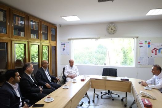 به مناسبت فرا رسیدن روز پزشک، مدیرکل آموزش و پرورش استان یزد با دکتر مرتاض دیدار و گفت‌وگو کرد.