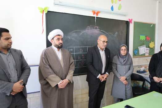 بازدید مدیرکل آموزش و پرورش استان یزد از دبستان‌های دخترانه حضرت زینب(س) و اختر