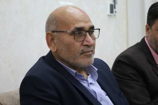 مدیرکل آموزش و پرورش استان یزد با حضور در منزل خانم فاطمه صالحی، همکار فرهنگی و فرزند شهید گران‌قدر، از مقام والای خانواده‌های معزز شهدا و تلاش‌های ارزشمند فرهنگیان ایثارگر تجلیل کرد.