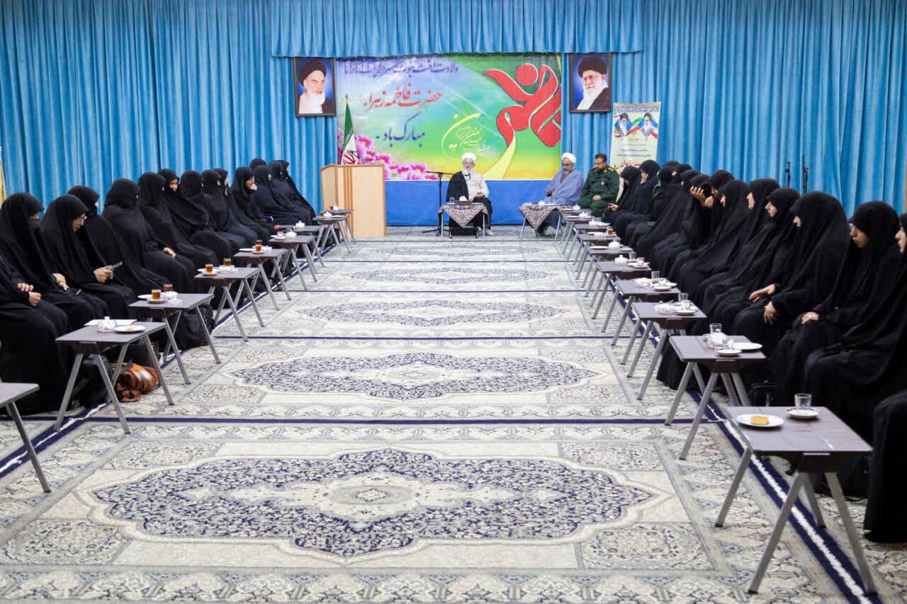 تربیت نسل آینده رسالت اصلی بانوان است