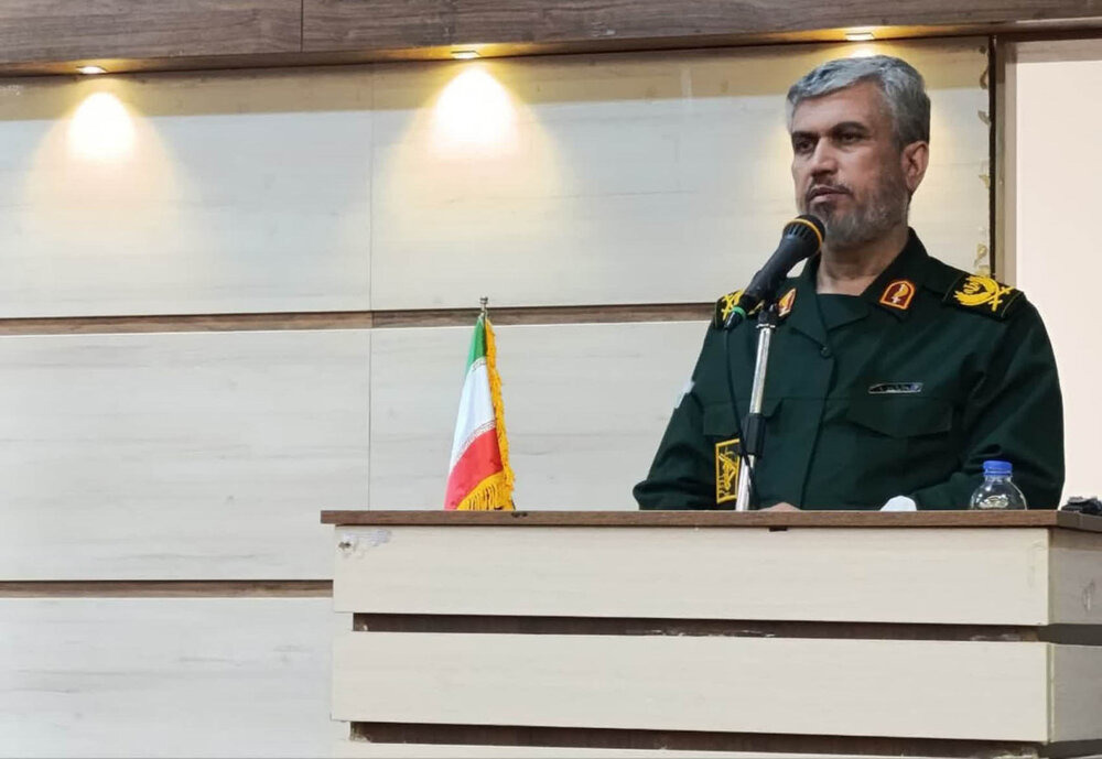 دشمن می‌داند که ایمان مردم بزرگ‌ترین سلاح انقلاب است/آمریکا به دنبال تصرف خاک ایران نیست