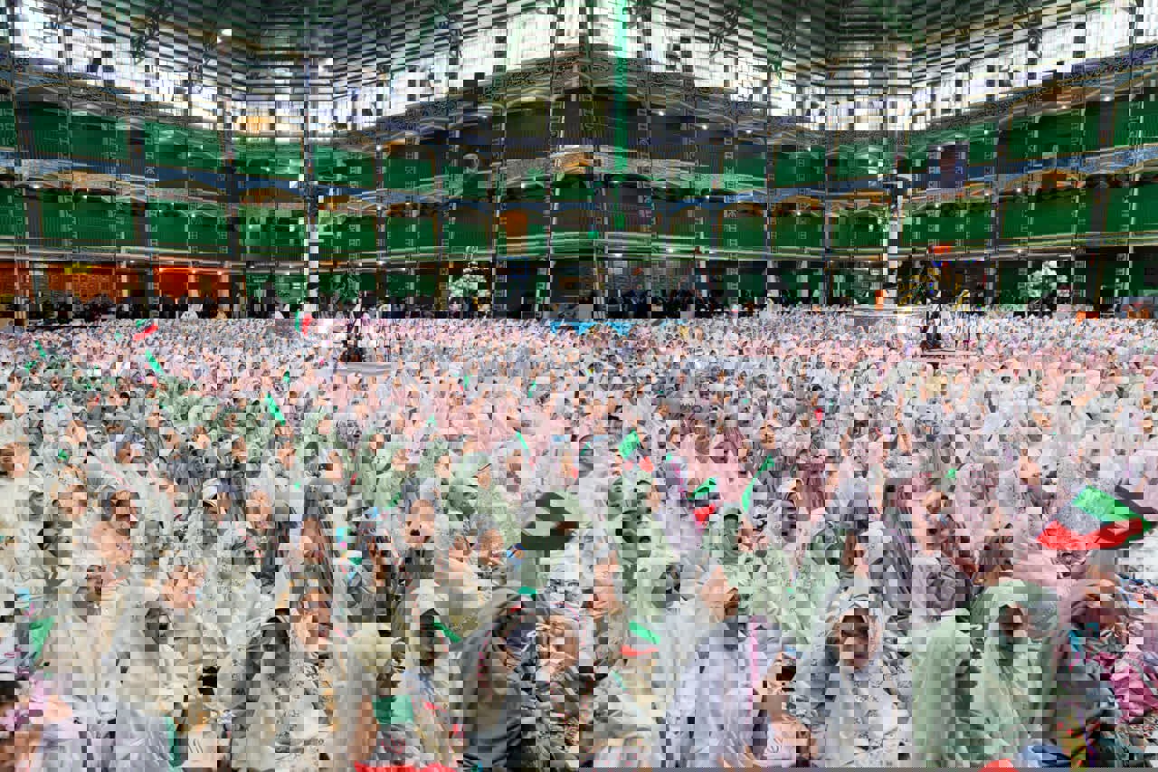 ۳۰۰۰ دانش‌آموز دختر یزدی پا به دوران تکلیف گذاشتند