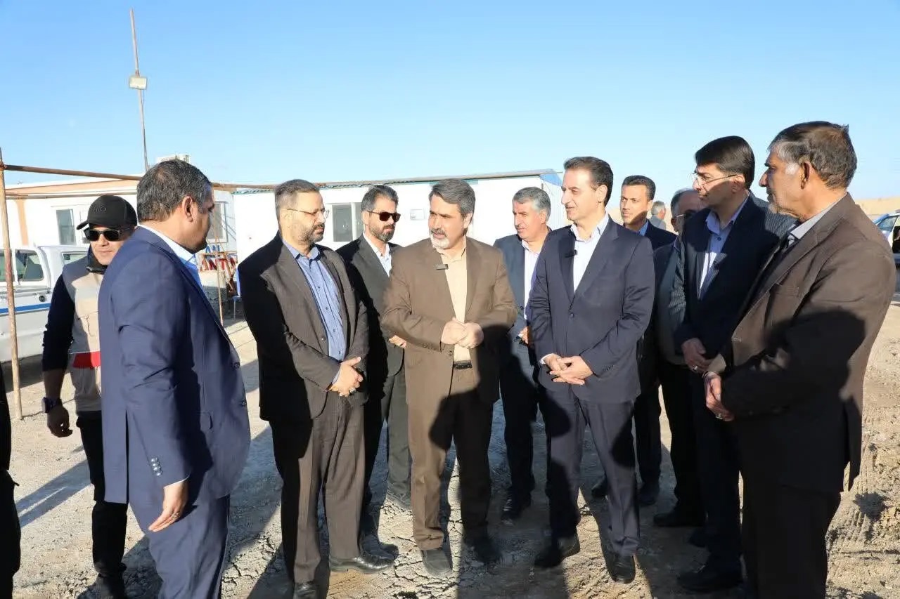 ارزیابی روند پیشرفت پروژه پل کاسه‌رود ابرکوه در بازدید معاون استاندار