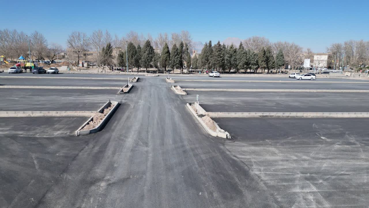 احداث پارکینگ جدید در پارک کوثر مهریز برای ساماندهی ترافیک