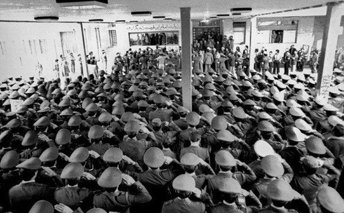 ۱۹ بهمن ۵۷؛ نقطه گسست ارتش از پهلوی و پیوند با امام خمینی