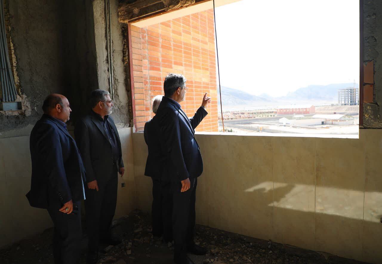 بازدید استاندار از بیمارستان در حال ساخت مادر