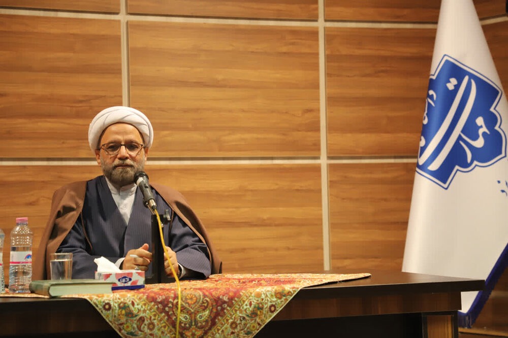 پرهیز از عوام‌زدگی و سیاست‌زدگی، رسالت دانشگاه در مواجهه با مسائل اجتماعی است