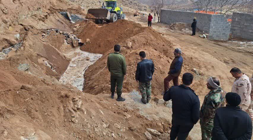 تخریب استخر غیرمجاز در مهریز به دستور دادستان