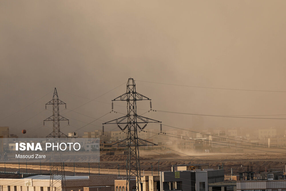 آسمان یزد پرتلاطم می‎شود