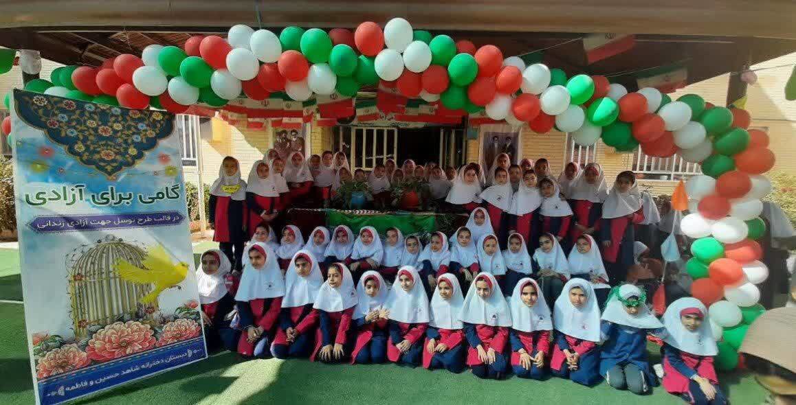 باز شدن قفل زندان به دست دانش آموزان یزدی