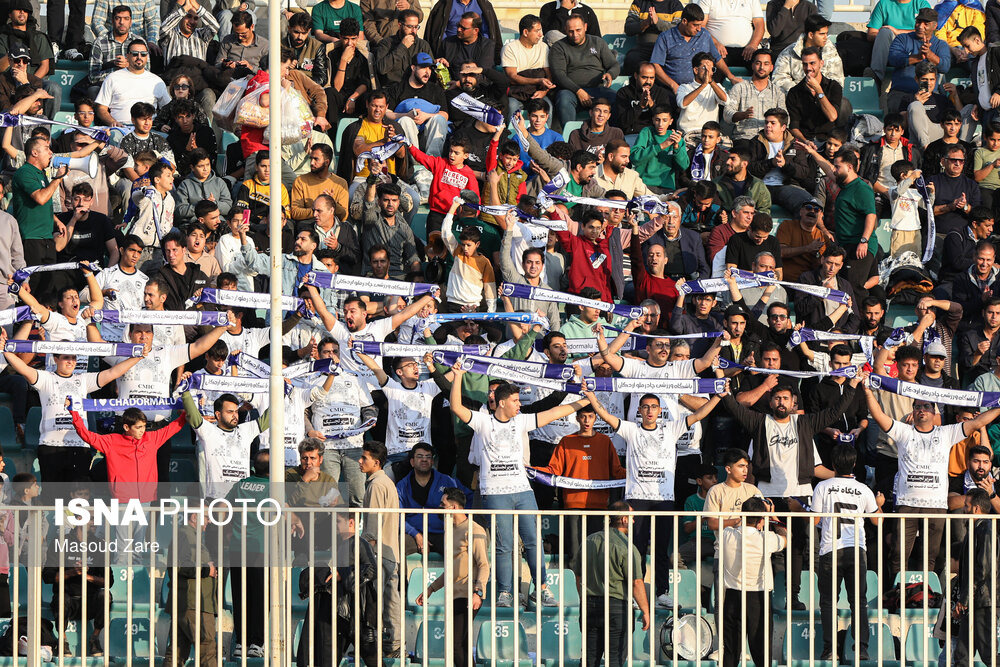 درهای ورزشگاه نصیری یزد بر روی هواداران باز شد