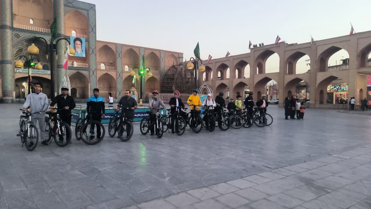 آغاز پویش «ماه مهربانی» با حضور دوچرخه‌سواران یزدی
