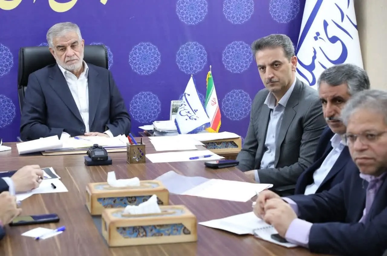 بررسی راهکارهای حمایت از پیمانکاران بومی در پروژه‌های راه‌سازی و عمرانی یزد