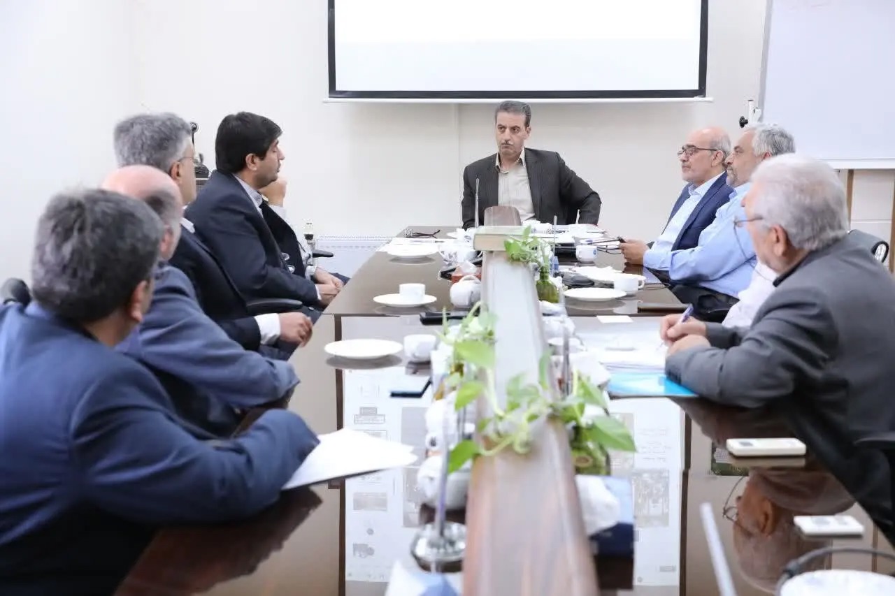 طرح ساماندهی میدان شاه طهماسب و پیشرفت باغ قصه‌ها در یزد بررسی شد