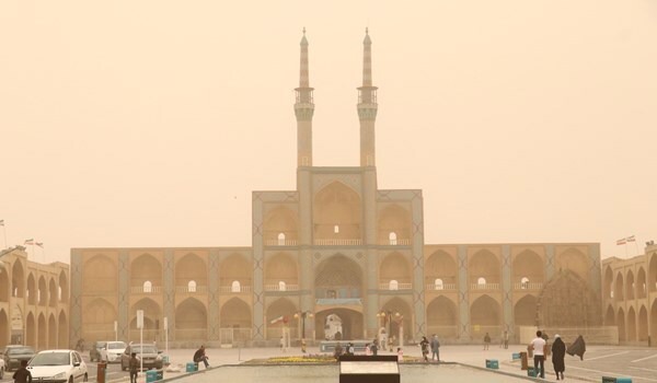 فصل بهار در یزد با گرد و خاک همراه است