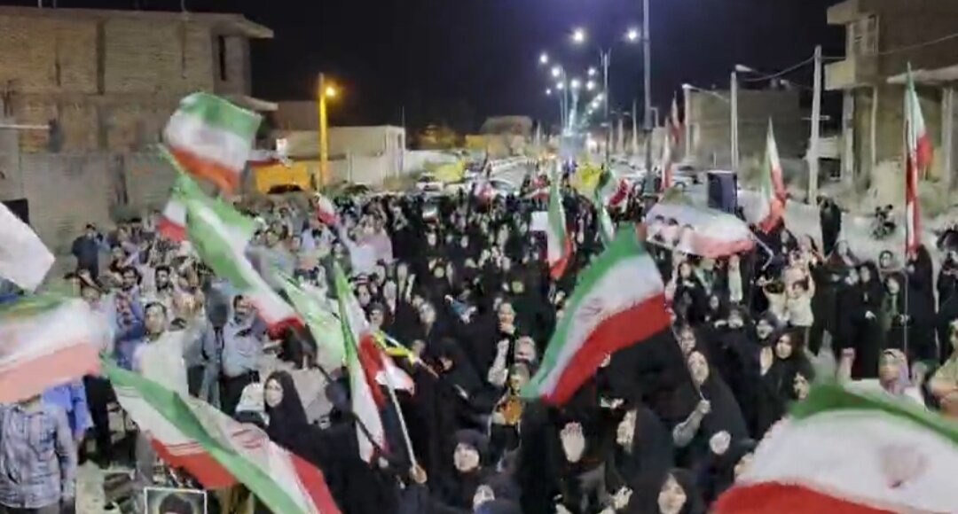 تداوم ایستادگی مردم بهاباد برای حفظ سنگر خیابان