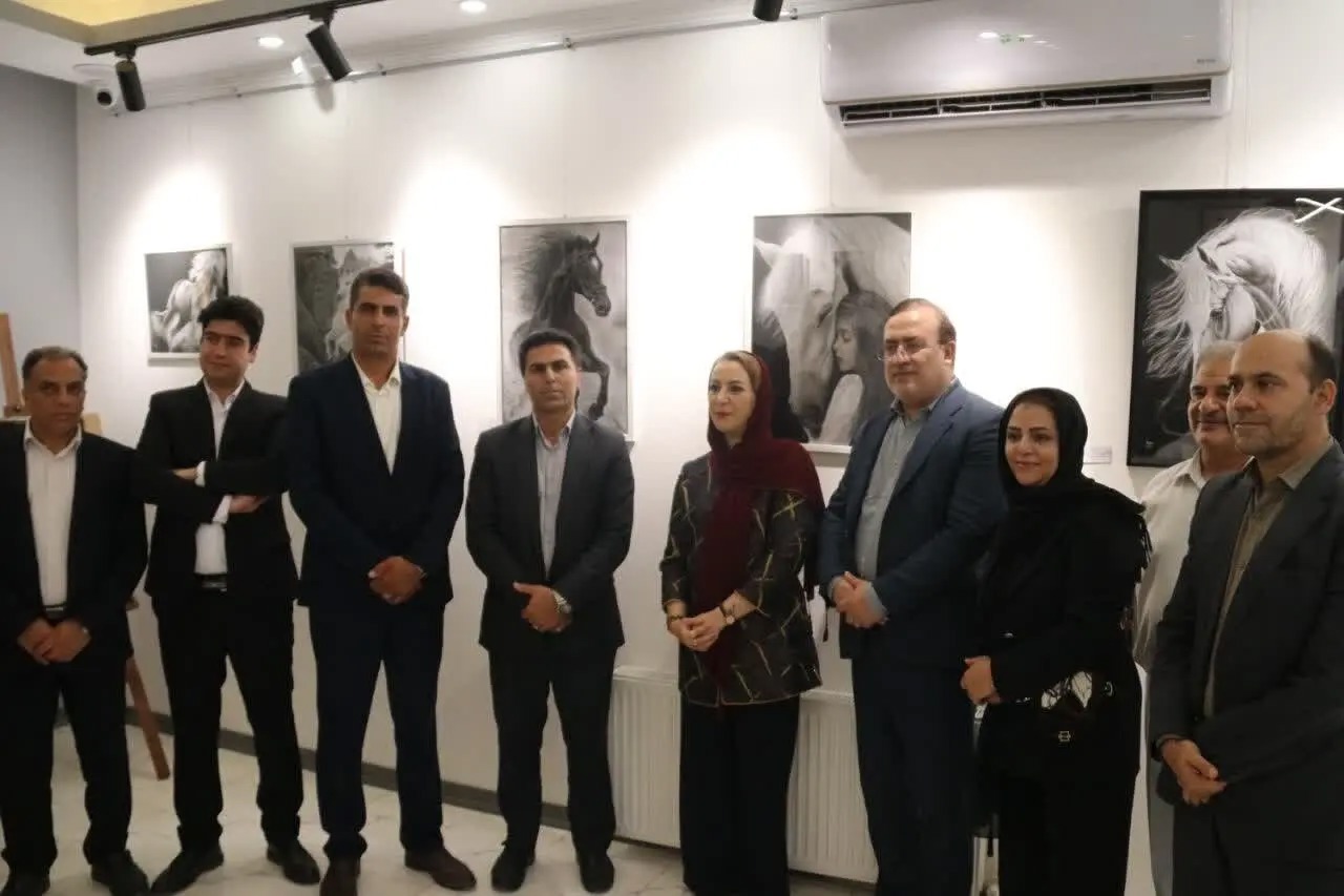 گشایش نمایشگاه نقاشی «تازیان قلم» در نگارخانه کویر روستای اکرمیه
