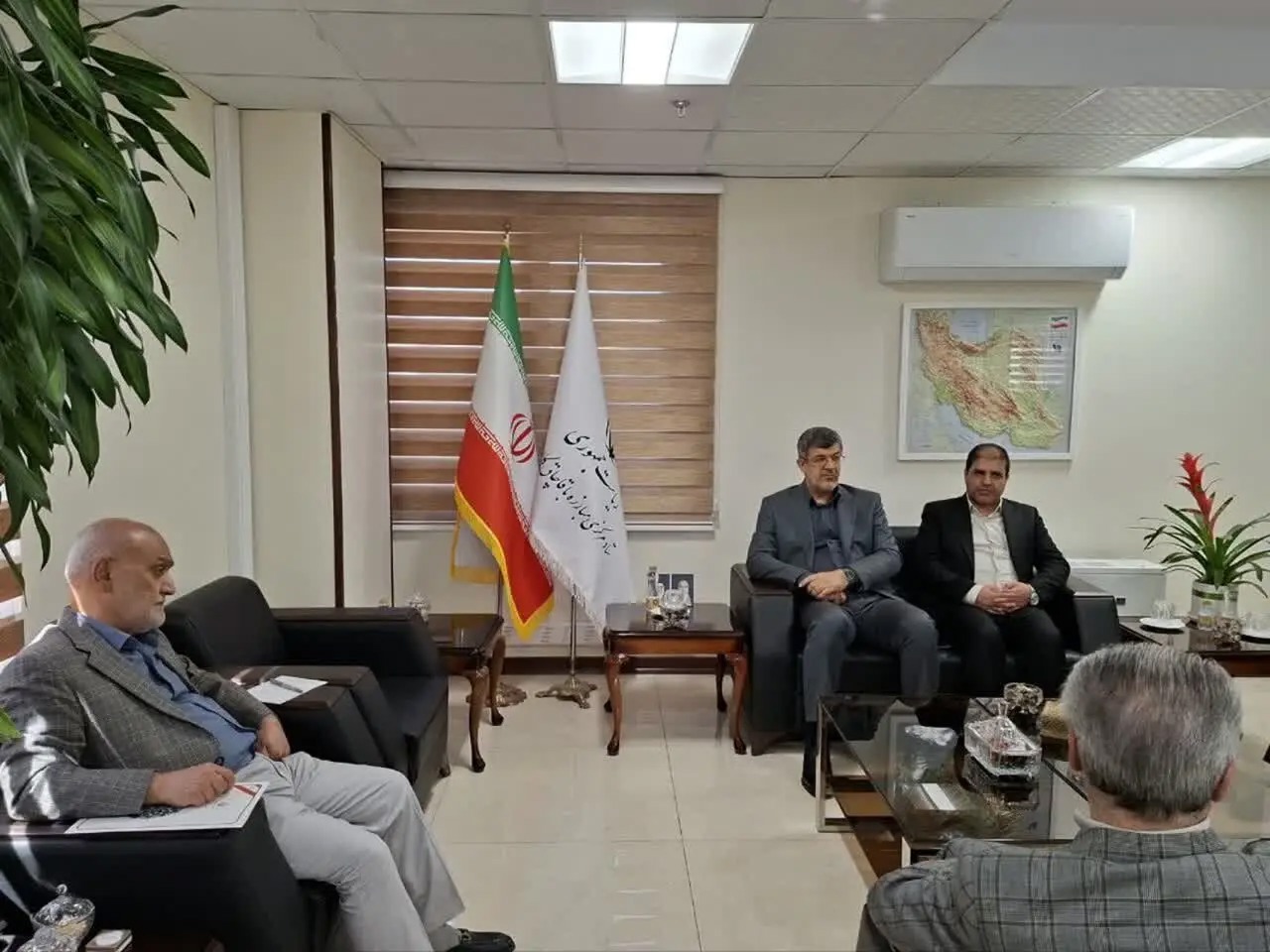 برگزاری نشست مشترک استاندار یزد با رئیس ستاد مبارزه با قاچاق کالا و ارز