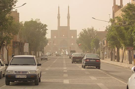 آسمان استان یزد همچنان خاکی است