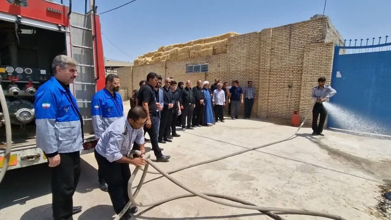 برگزاری نخستین مانور اطفای حریق در مجتمع دامداری شهرستان زارچ