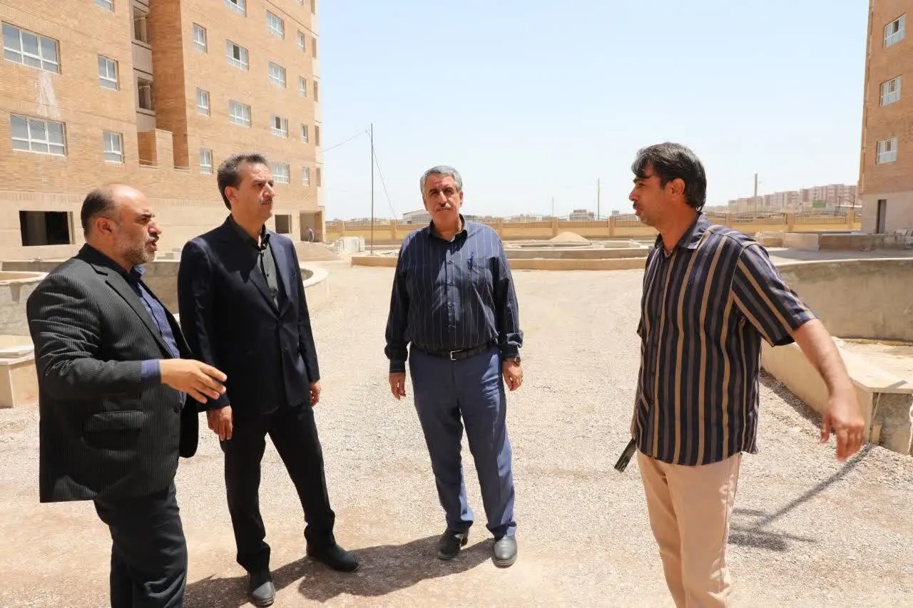 بازدید معاون هماهنگی امور عمرانی استاندار از پروژه ۶۴۰ واحدی بنیاد بتن یزد