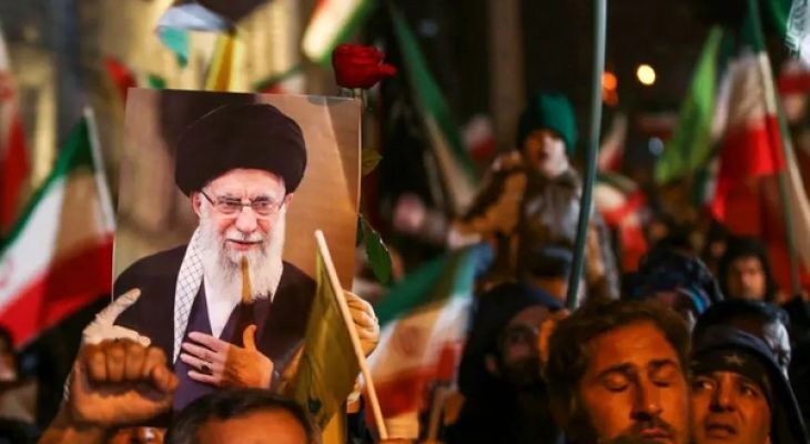 خدمت‌رسانی جهادی یزدی‌ها به زائران تشییع رهبر شهید