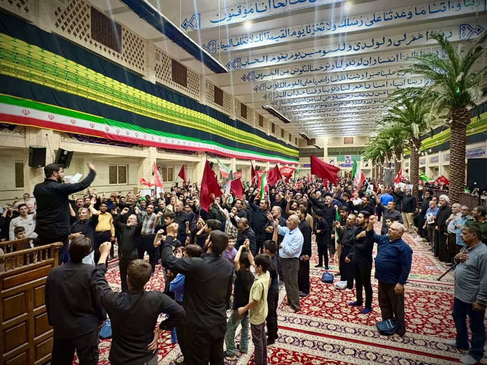 اجتماع بزرگ مهریزی‌ها در سوگ رهبر شهید ایران