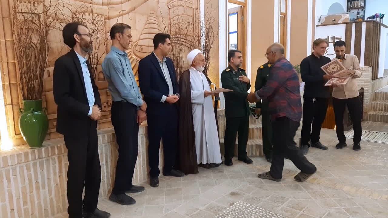 تجلیل از جهادگران شرکت کننده در مراسم تشییع رهبر شهیدامت در مشهد