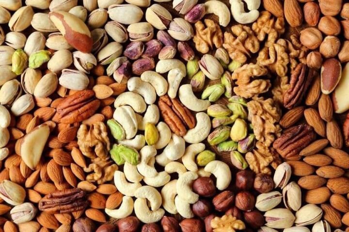 انبار میلیاردی خشکبار قاچاق در یزد کشف شد