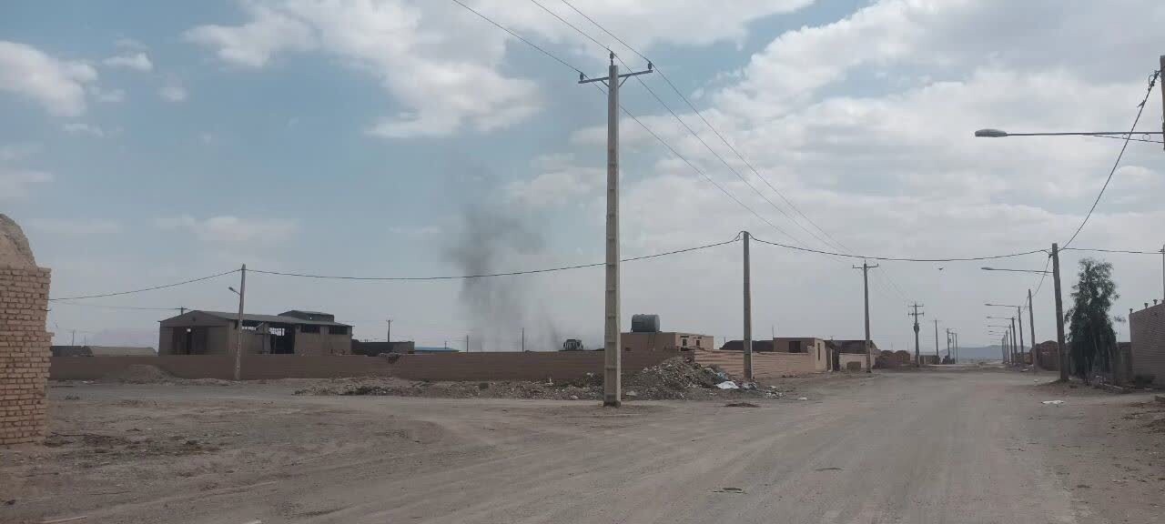 مهر وموم دو واحد صنعتی غیرمجاز در مهریز با دستور دادستان