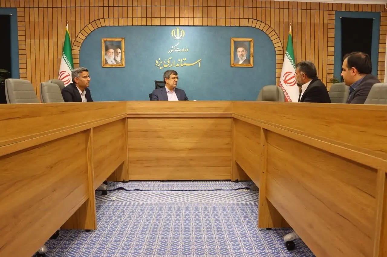 گره‌گشایی میدانی استاندار یزد در نشست با مدیران