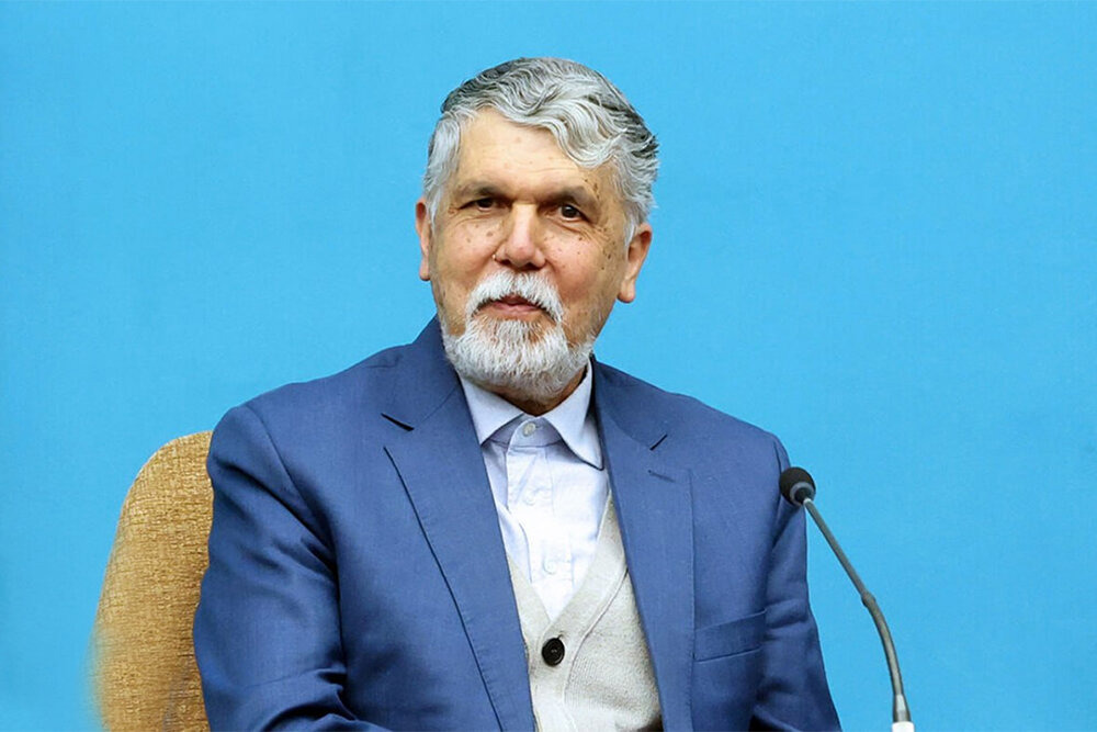 صالحی: یادمان وحشی بافقی، گامی برای شکوفایی معادن انسانی است
