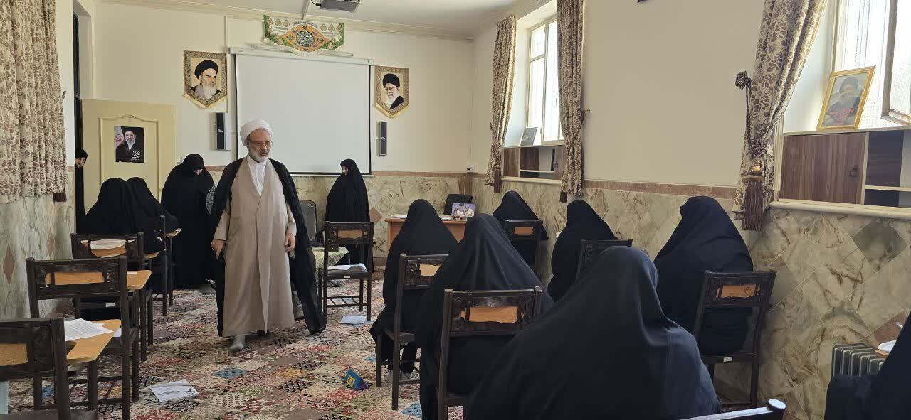 رقابت ۶۶۱ داوطلب در آزمون ورودی حوزه علمیه خواهران استان یزد