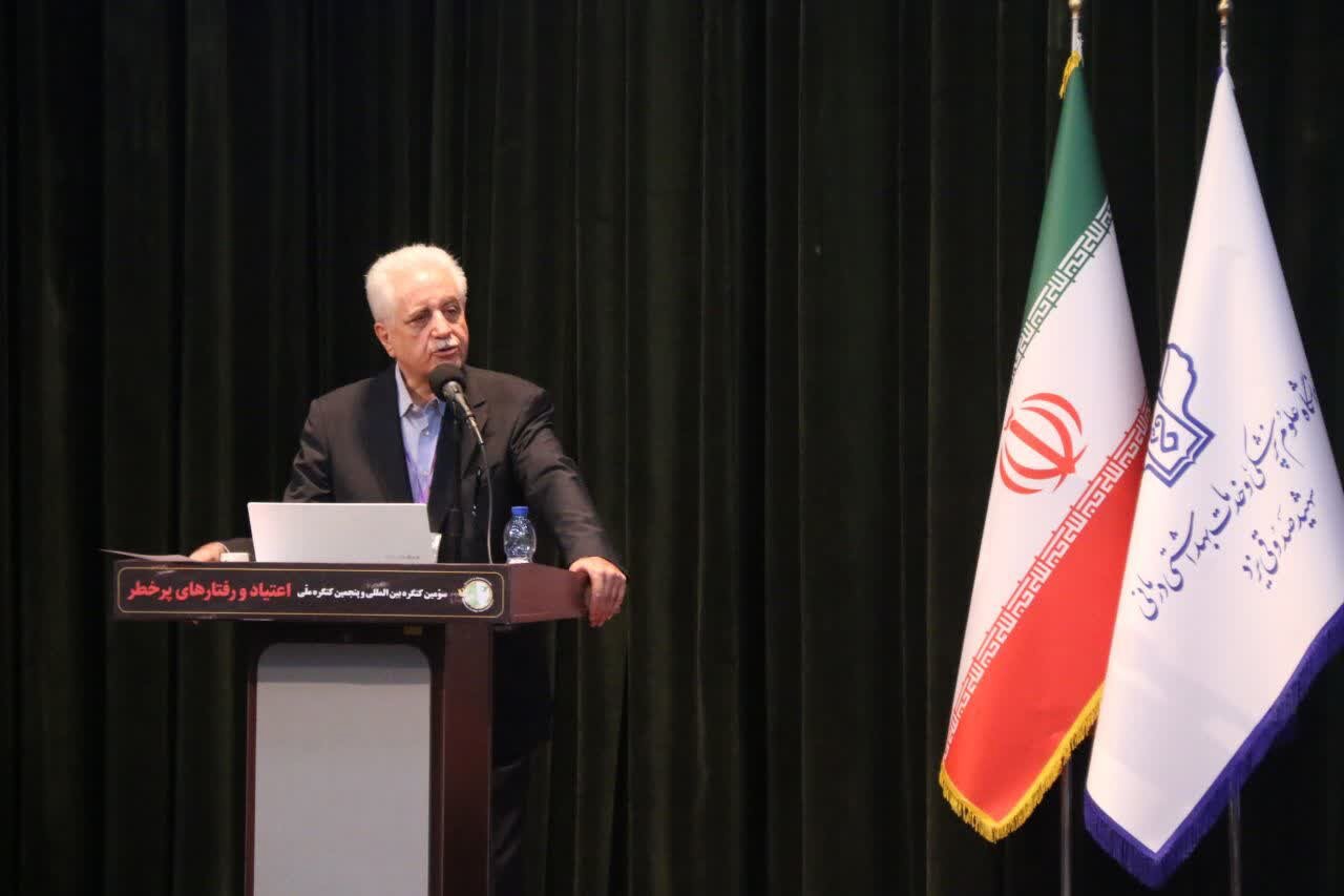 رئیس کنگره اعتیاد: دانش باید از دانشگاه به میدان عمل برسد