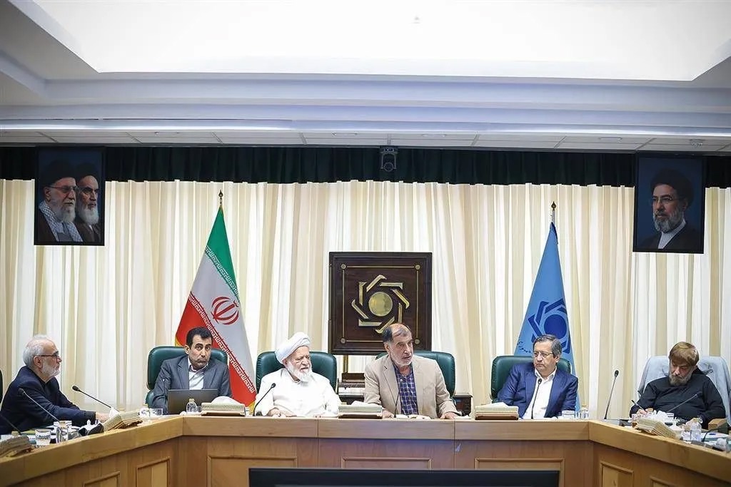 نشست کمیسیون اقتصادی مجمع تشخیص با رئیس کل بانک مرکزی