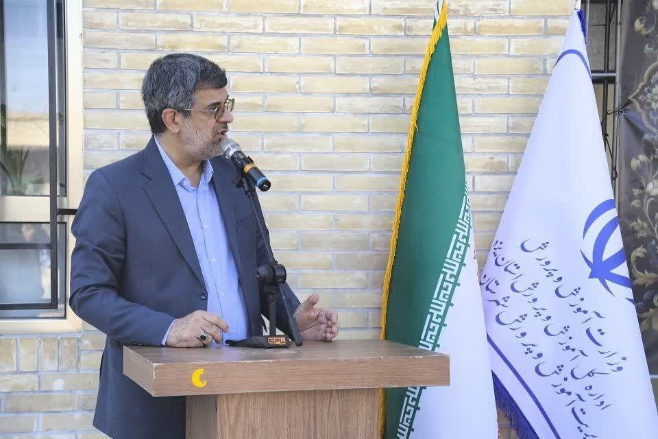 سلامت مردم و رفع آلودگی صنایع باید در اولویت باشد