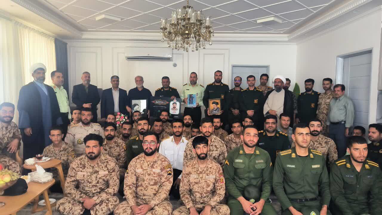 دیدار سربازان مهریزی با خانواده شهید محمد دهقان دهنوی
