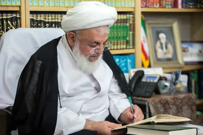 امام جمعه یزد: نخبگان، معمارانِ فردای روشنِ ایران